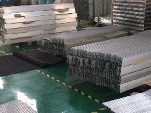 APC 1-10KRT系列機(jī)架式UPS